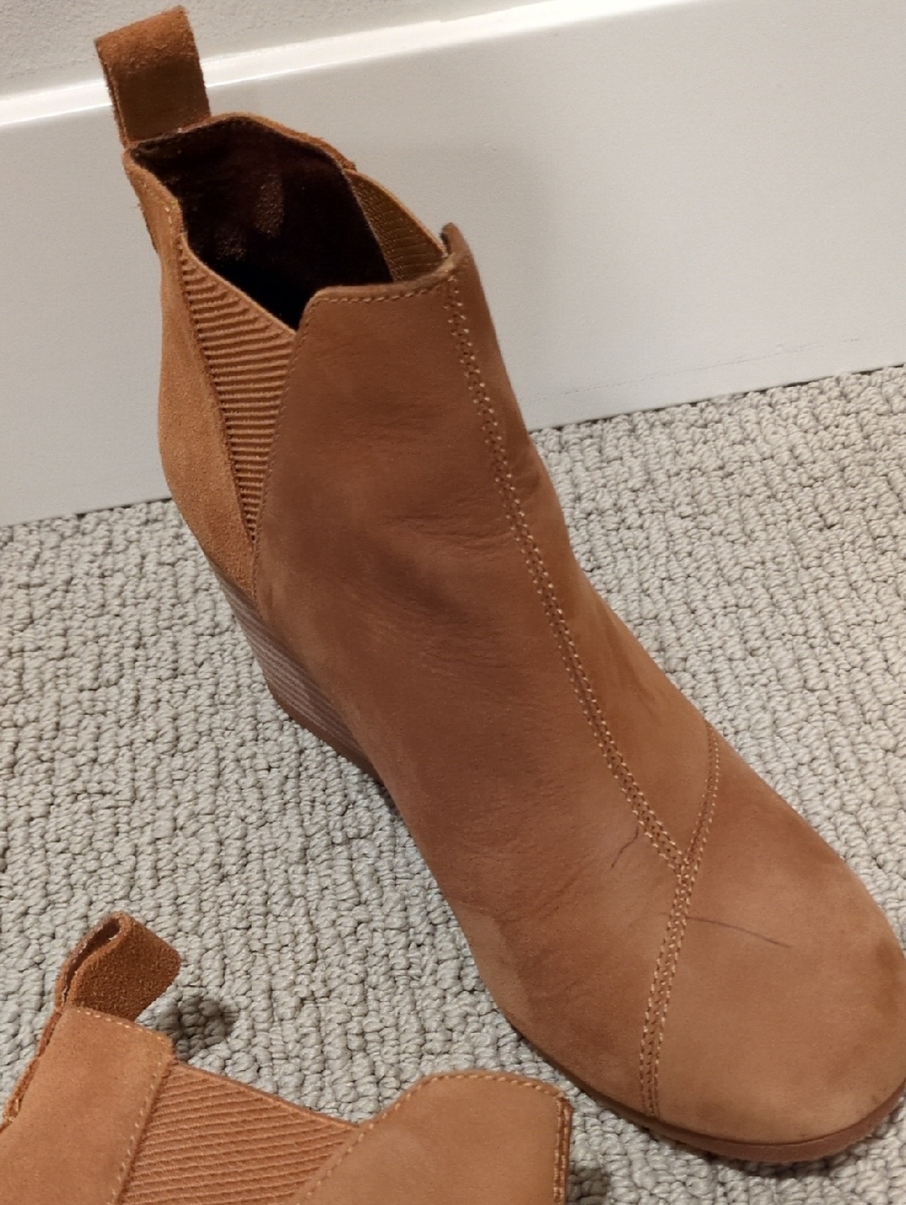 Toms Women's Tan Suede Wedge Booties